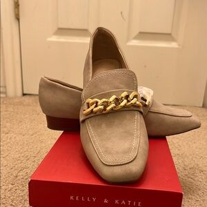 Kelly & Katie Women's Tan Loafers with Gold Chain